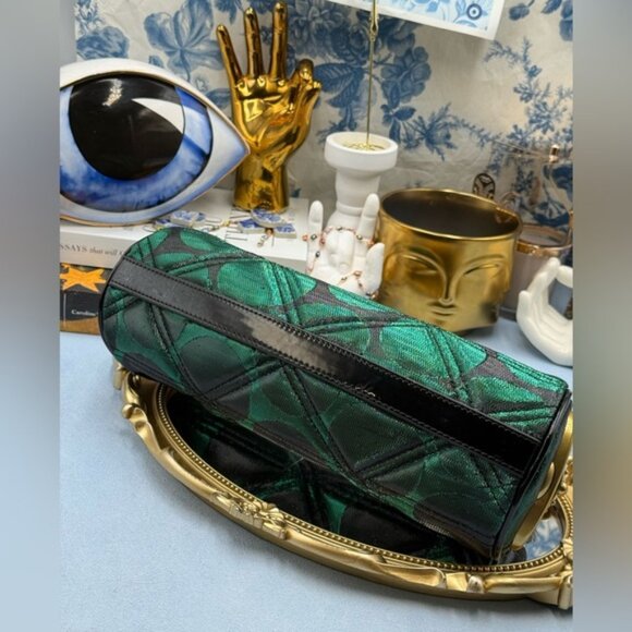 🆕 VIVIENNE WESTWOOD 🧿 NWOT Cindy Cylinder Shoulder Bag, Green Metallic AUTH - Picture 10 of 16